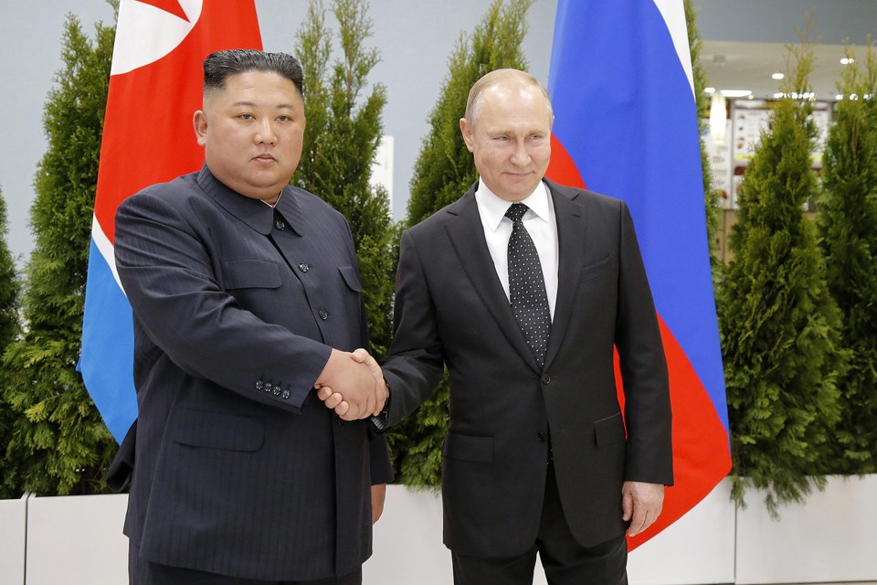 De Noord-Koreaanse leider Kim Jong-un en Vladimir Poetin bij een eerdere ontmoeting. 