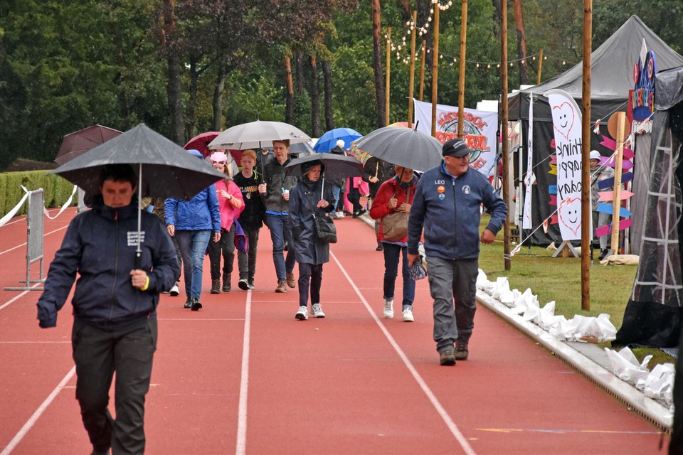 Aan inzet geen gebrek want Levensloop mocht in Lommel rekenen op de volharding van 23 teams die de regen trotseerden. 