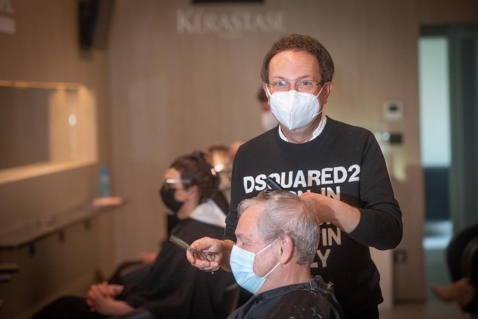 “De laatste gaatjes in onze agenda zijn gevuld”, zegt Jean-Paul Vandersmissen van Equipe Haircare in Sint-Truiden. 