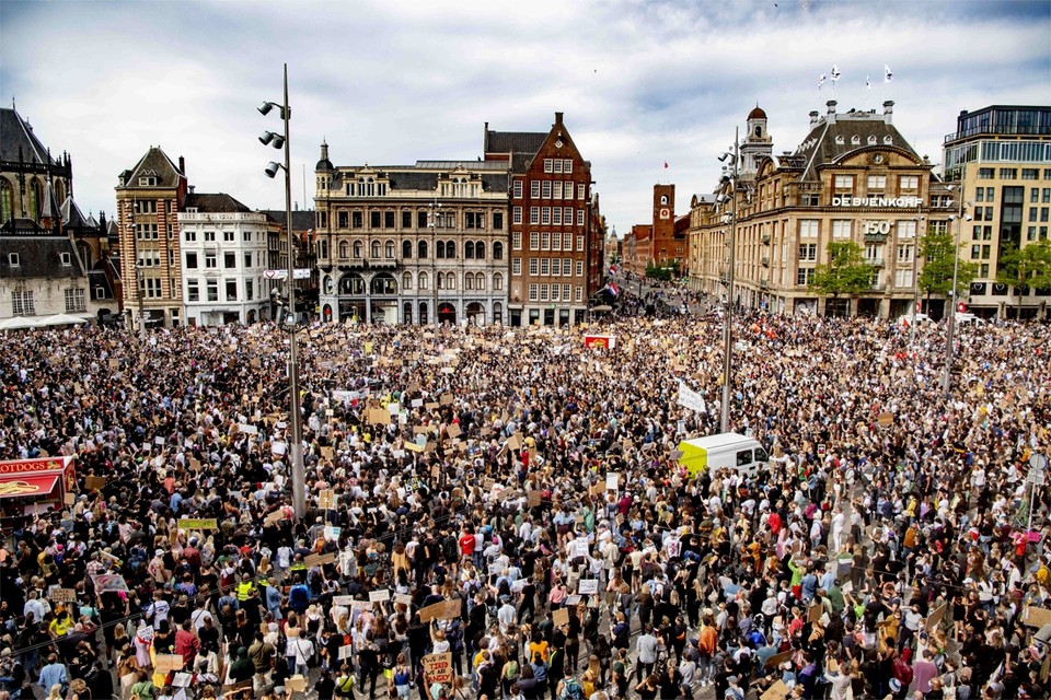 Op 1 juni vond een Black Lives Matter protest plaats in Amsterdam, dat veel groter uitdraaide dan voorzien. 