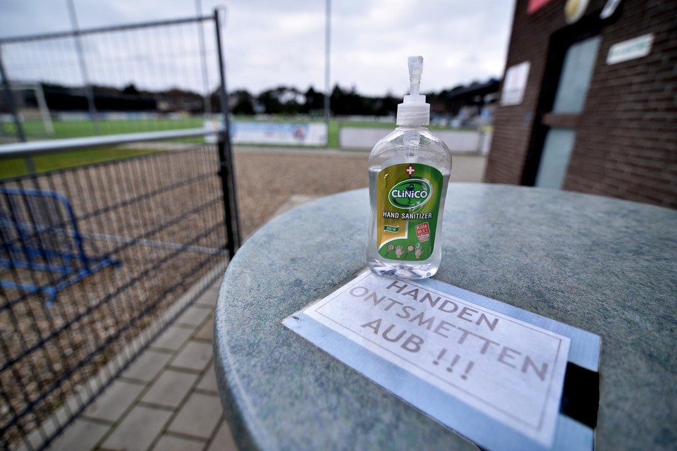 In Noord-Limburg vragen burgemeesters om gemeenschappelijke douches en kleedkamers niet langer te gebruiken om de circulatie van het coronavirus tegen te gaan.  