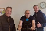 thumbnail: Ronny Vanderaerden van R-Bikes uit Zonhoven (links) Louis Verbeek inwoner Ocura (midden) en Eric, de ex-wielrenner (rechts)
