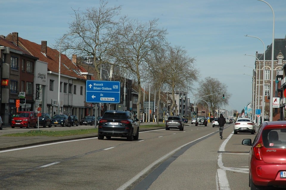 Als de trambus over de Rijksweg rijdt, moet er meer worden ingezet op het openbaar vervoer, de fiets of voetgangers, zo luidt het advies van het studiebureau.