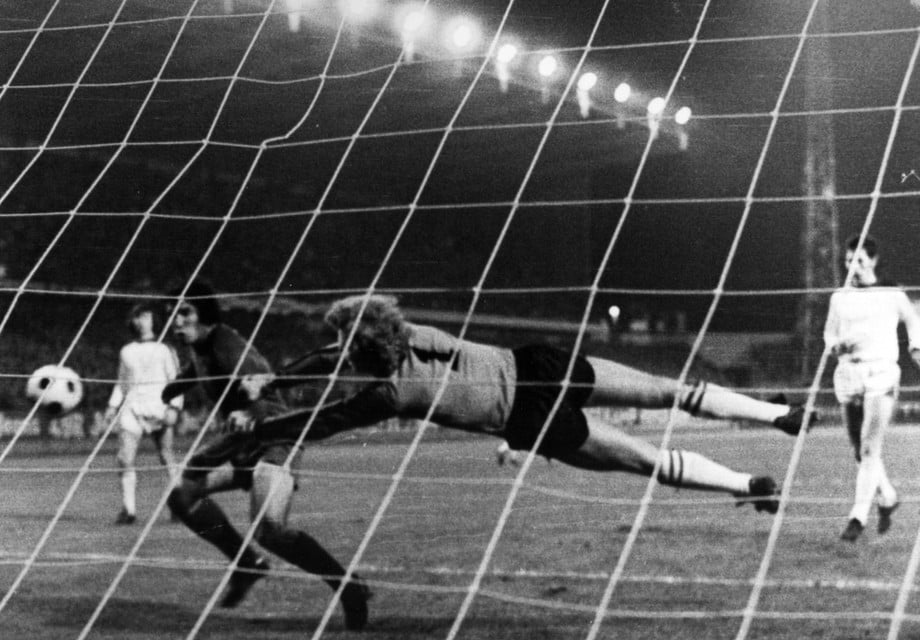 Birger Jensen tijdens de 1/8 finale van de Europa Cup I in 1976 tegen Real Madrid.