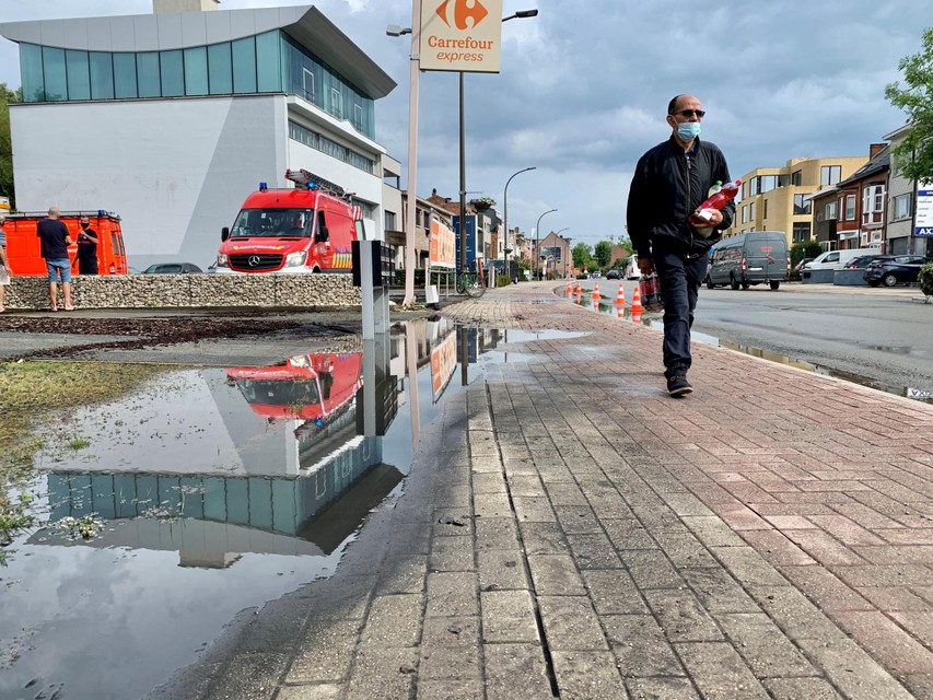 The sewage system of the Battelsesteenweg could no longer absorb the rainwater.  