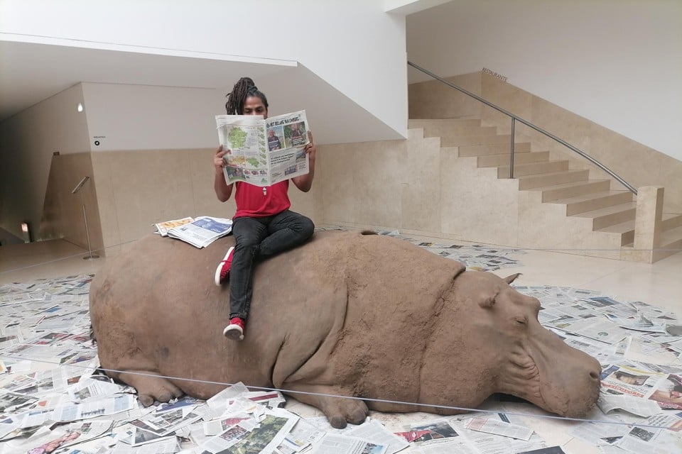 Het kunstwerk ‘Hope Hippo’ in de tentoonstelling in het Serralves-museum.