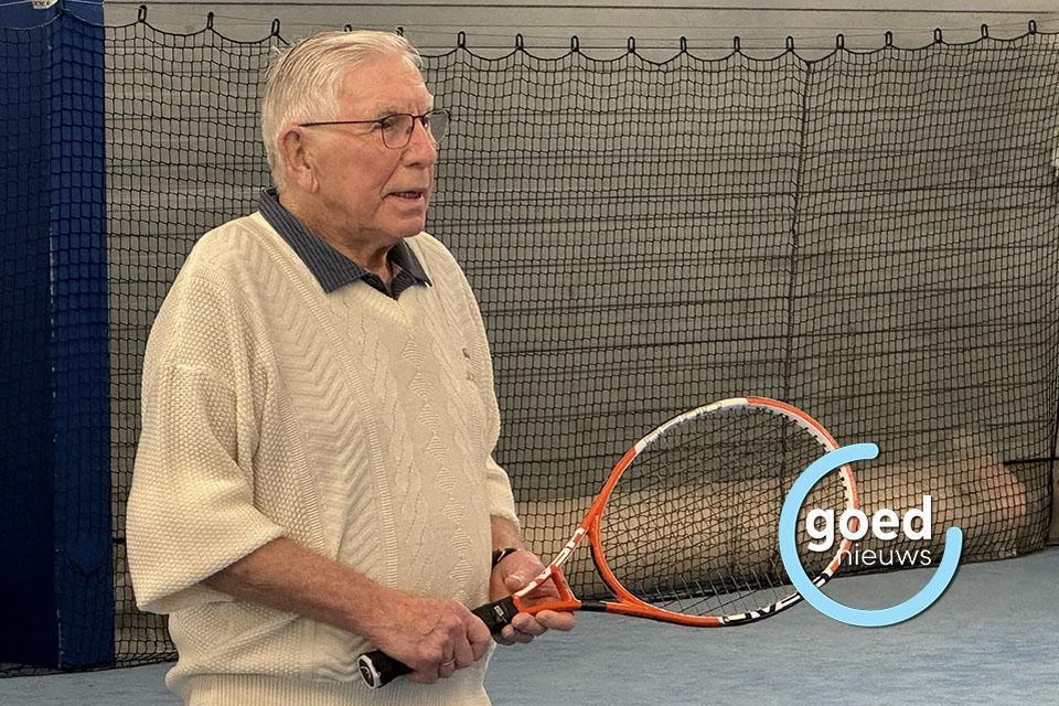Nog wekelijks staat de 90-jarige Pierre op het tennisveld in Lummen.