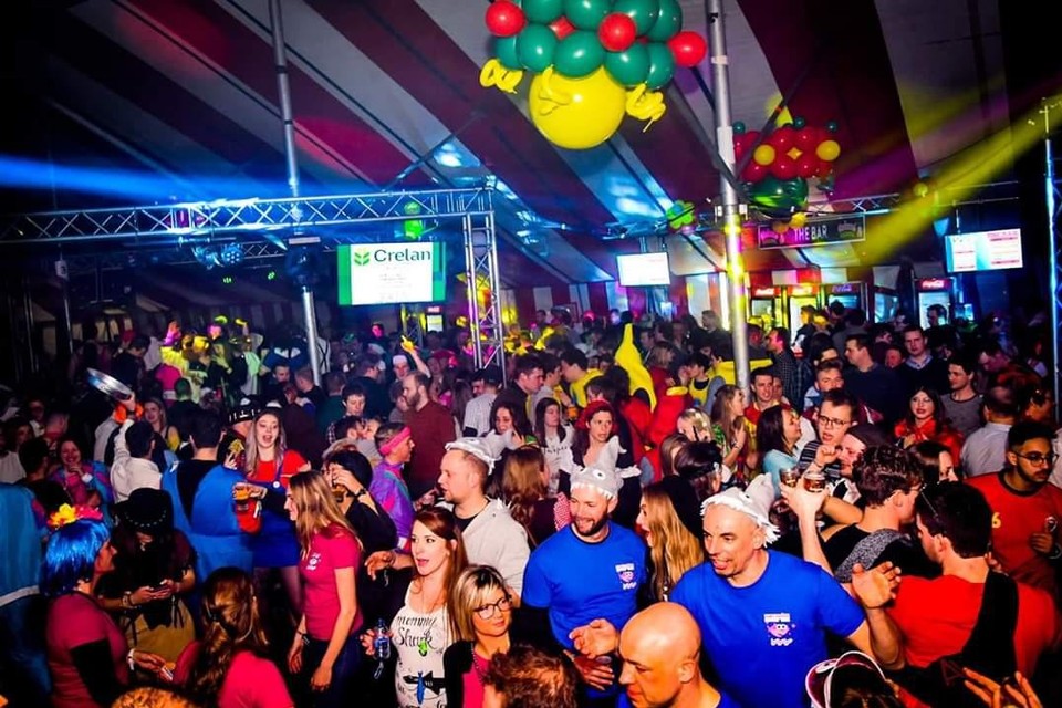 In 2020 lokte Vechmaal Karnaval nog ruim 2.400 feestvierders naar de grote feesttent aan de chirolokalen in Vechmaal. 