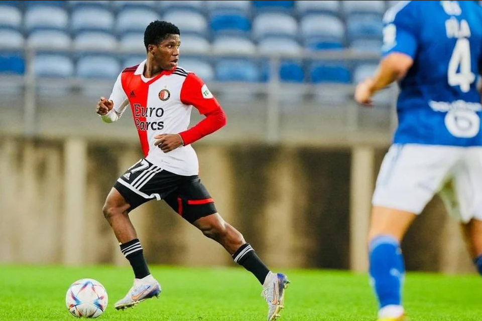 Dermane Karim mocht voor A-ploeg van Feyenoord debuteren in de uitwedstrijd tegen Go Ahead Eagles.