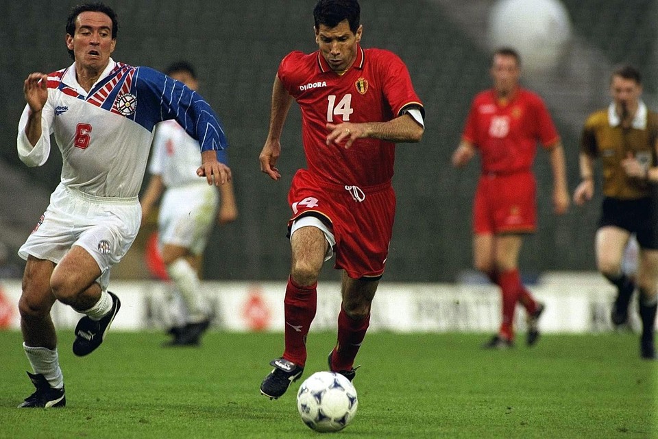 Enzo Scifo tegen Paraguay in 1998. 