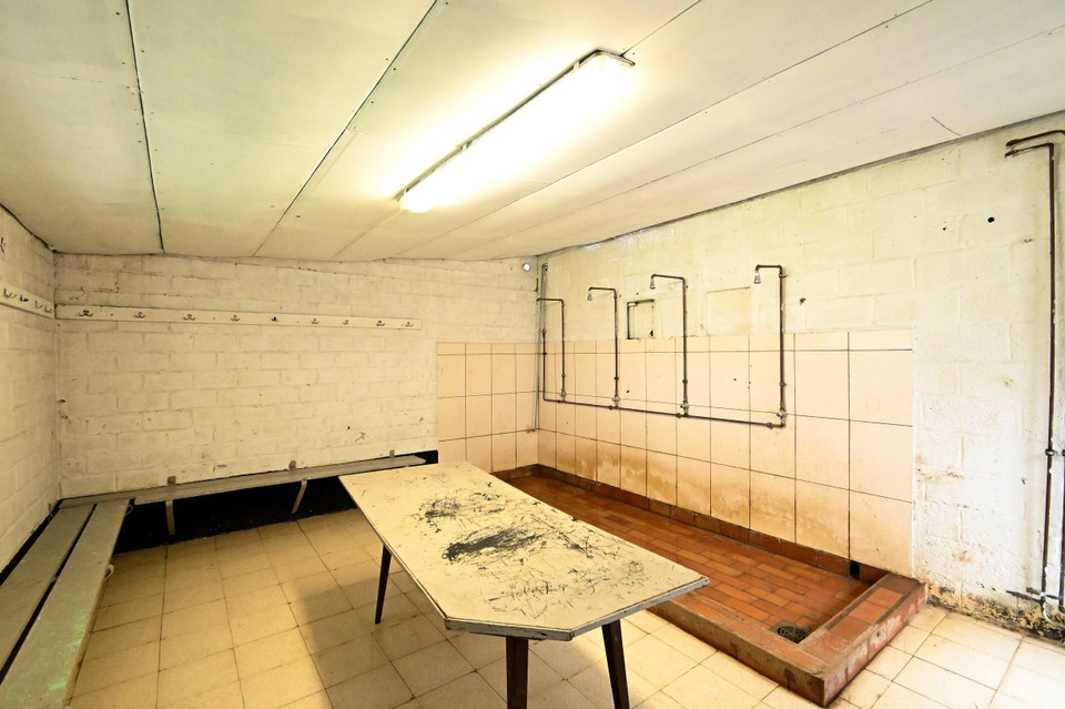 De kleedkamer van de Aalsterse voetbalclub Eendracht Nieuwerkerken.