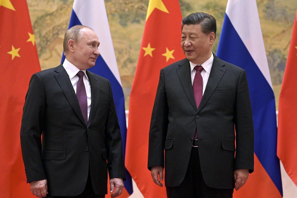 Begin februari benadrukten de twee nog dat ze heel goede kameraden waren. Al bepleitte Xi terughoudendheid. Het viel bij Poetin in dovemansoren en dat brengt China in een lastig parket.  