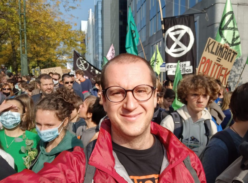 Leraar Simon Heijens (33) steunde in 2019 de klimaatspijbelaars. 