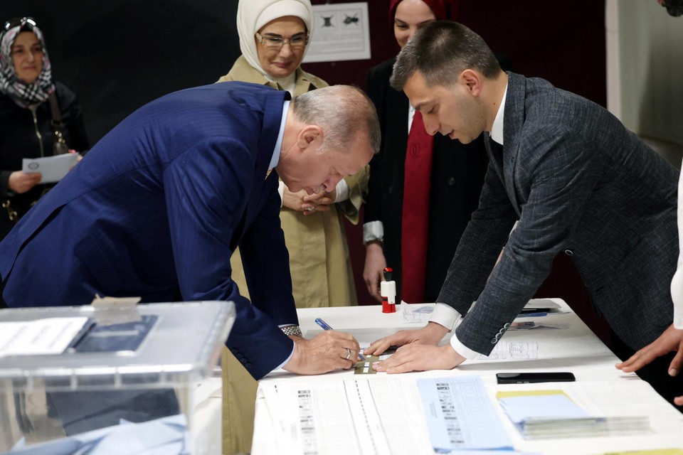 President Erdogan brengt zijn stem uit.