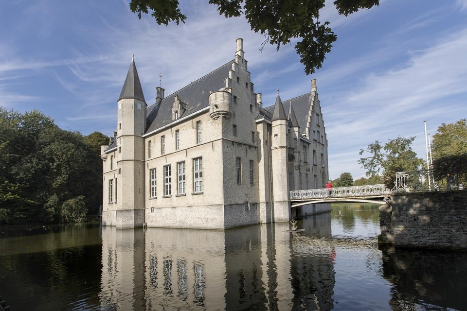 Kasteel Cortewalle is een waterburcht uit de vijftiende eeuw, een van de oudste in het Waasland.