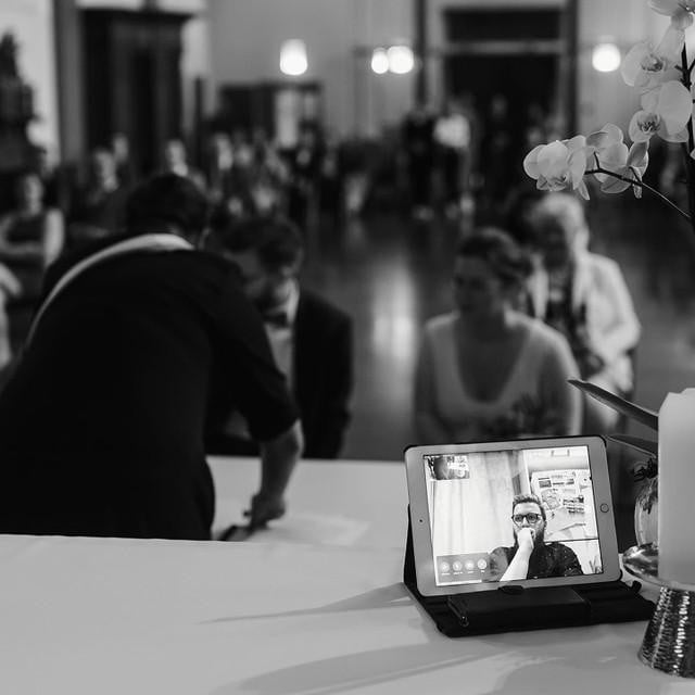 “Due to corona I could not be there at the wedding of my brother Jonas (29). So I followed the wedding party via iPad in my living room in Australia.”  