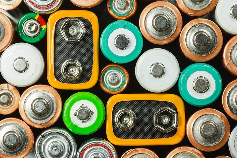 Macadam jeans gezantschap In Limburg liggen ruim 12 miljoen lege batterijen, maar wat zit er juist in  zo'n batterij? | Het Belang van Limburg Mobile