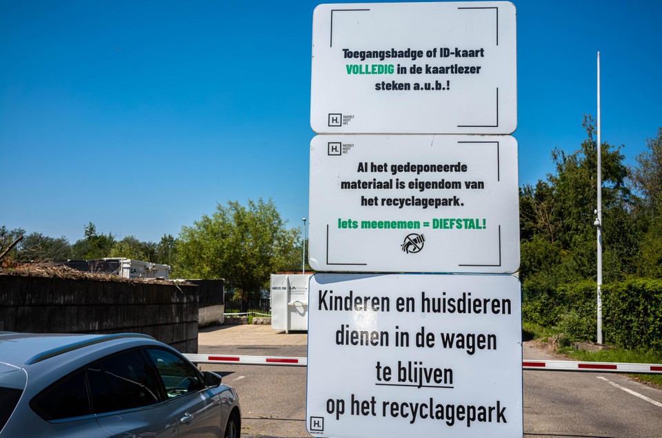 Vandaag staan er borden op de recyclageparken die vermelden dat al het materiaal eigendom is van de Stad Hasselt. “Maar die waarschuwing was er in 2019 niet.” 