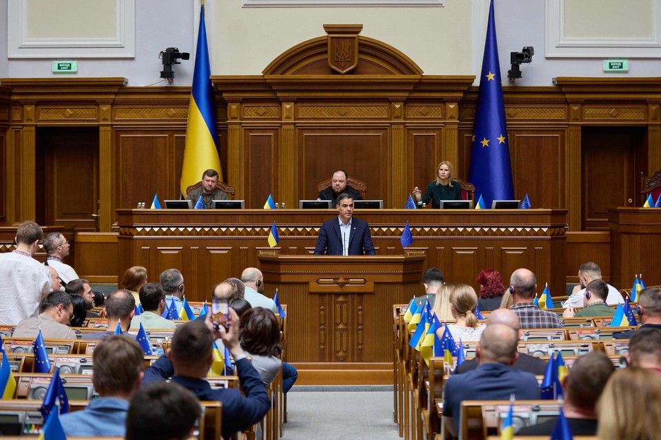 De Spaanse premier gaf vorige week nog een toespraak in het Oekraïense parlement, waarin hij de steun van de EU benadrukte.