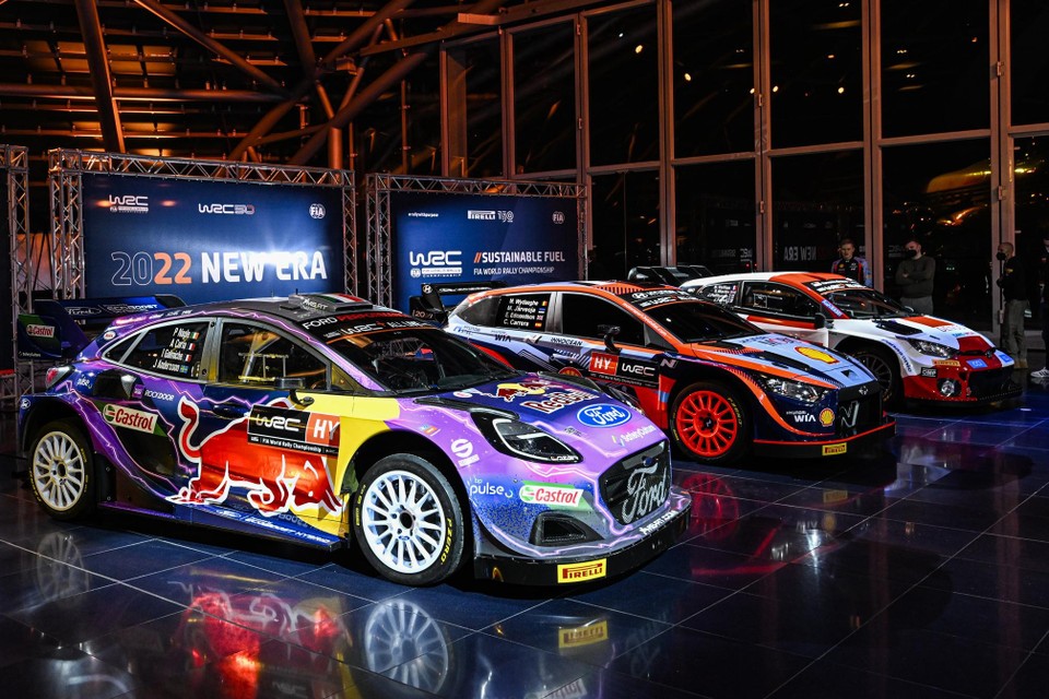 De nieuwe generatie rallywagens, Rally1 genoemd, met van links naar rechts de Ford Puma, de Hyundai i20 en de Toyota Yaris. 