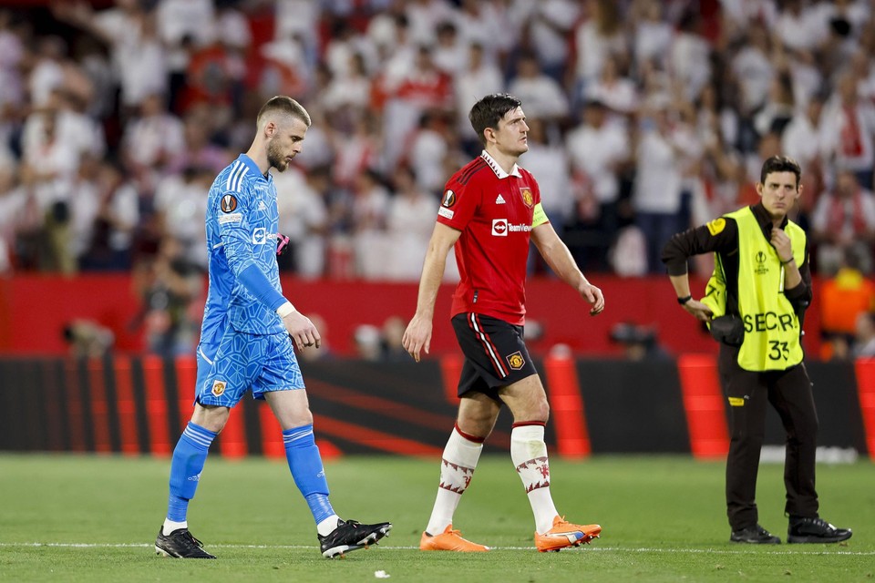 Harry Maguire en David De Gea gingen beiden zwaar in de fout en leidden een pijnlijke avond in voor Manchester United, op bezoek bij Sevilla.