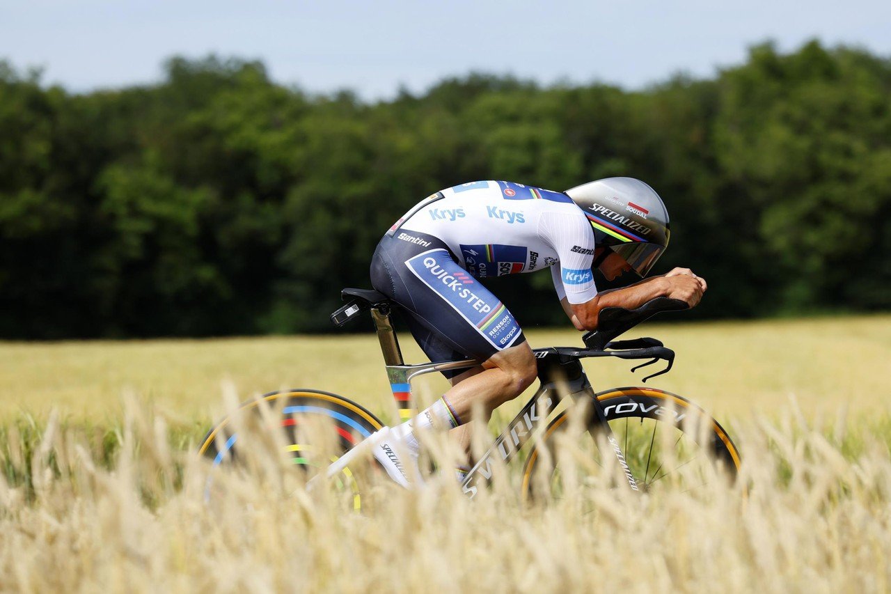 HERBELEEF. Remco Evenepoel zet tijdrit op magistrale wijze op zijn naam en  neemt twaalf seconden terug op Tadej Pogacar | Het Belang van Limburg Mobile