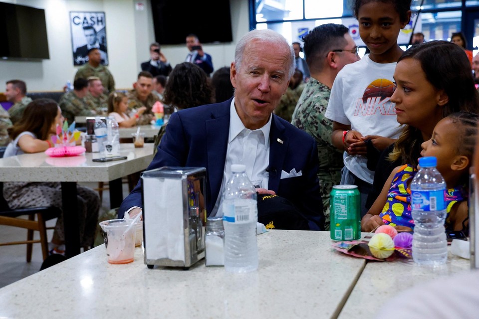 Joe Biden is op dit moment op bezoek bij Amerikaanse troepen in Zuid-Korea. 