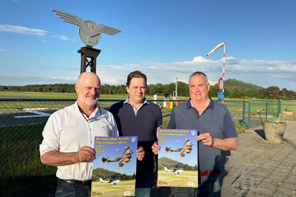 Peter Stams, Dirk Thielens en Jan Lantmeeters organiseren de herdenking op 6 en 7 juli op het vliegveld van Zwartberg waar een gelijkaardig toestel, zoals het gecrashte exemplaar, zal landen.