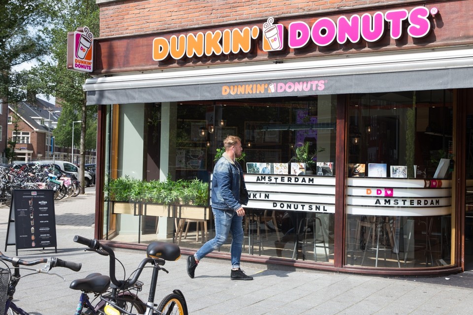 Een filiaal van Dunkin’ Donuts in Amsterdam 