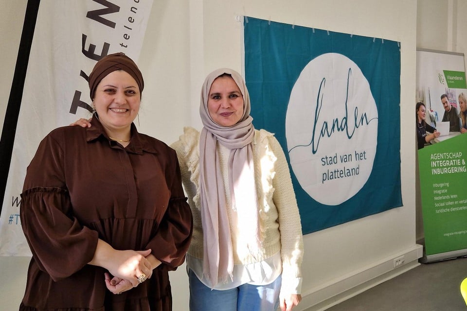 Rasha en Noura zijn de brugfiguren voor Tienen en Landen. “Ik wil  mijn ervaring als nieuwkomer gebruiken om andere nieuwkomers te begeleiden”, zegt  Noura.