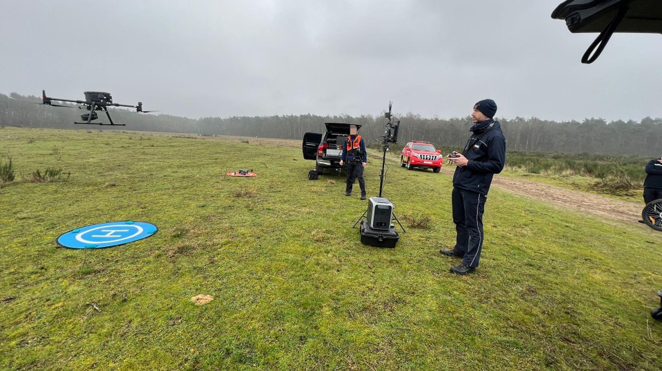 De droneteams van de brandweer Oost-Limburg en politie Lanaken-Maasmechelen zoeken samen met de luchtsteun van de federale politie (RAGO) naar Emilia.