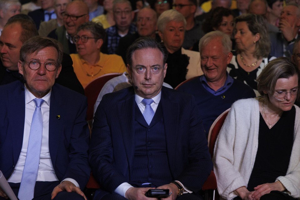 N-VA-voorzitter Bart De Wever en Europees lijsttrekker Johan Van Overtveldt (links).