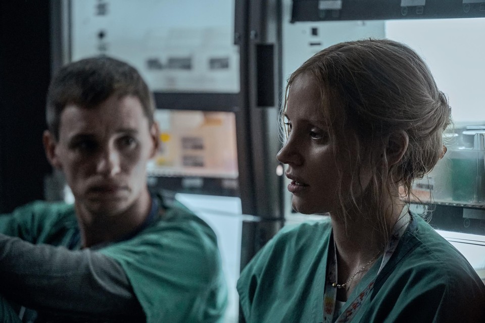 Eddie Redmayne en Jessica Chastain als seriemoordenaar Charles Cullen en verpleegster Amy Loughren in ‘The Good Nurse’. 