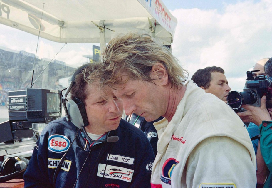 Jean-Pierre Jabouille met teambaas Jean Todt bij Peugeot.