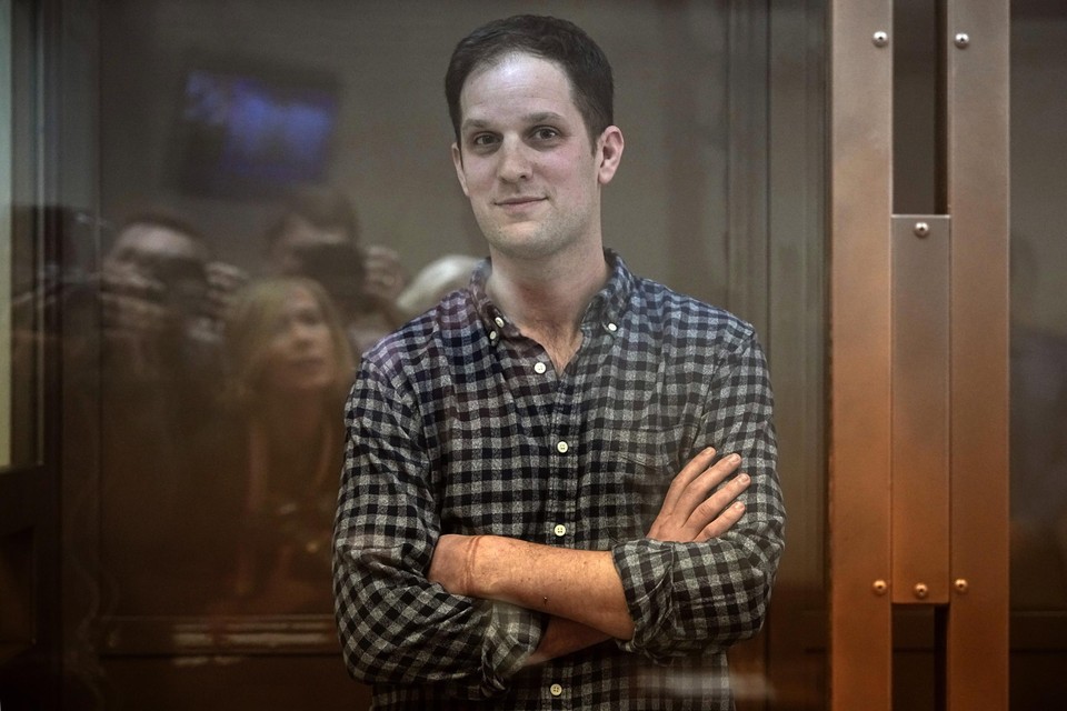 Journalist Evan Gershkovich verscheen in de rechtbank met een meewarige glimlach op zijn gezicht.