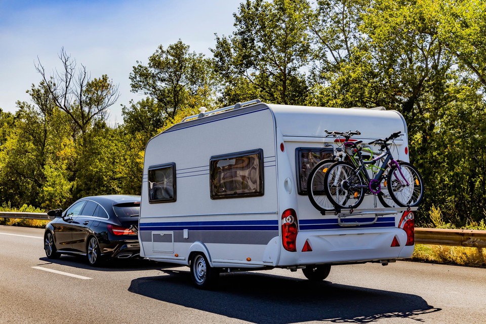 Een caravan betekent voor veel mensen vrijheid, maar reisbijstandsorganisatie Touring zie ook het aantal ongevallen en pechmeldingen fors toenemen. 