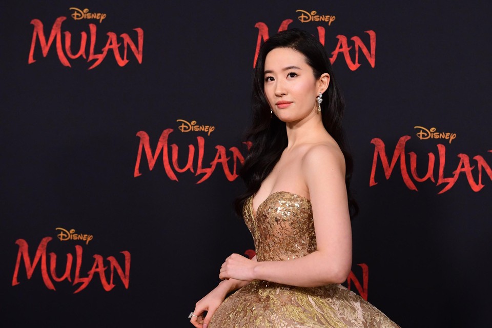 De Amerikaans-Chinese actrice Liu Yifei  ligt zwaar onder vuur  