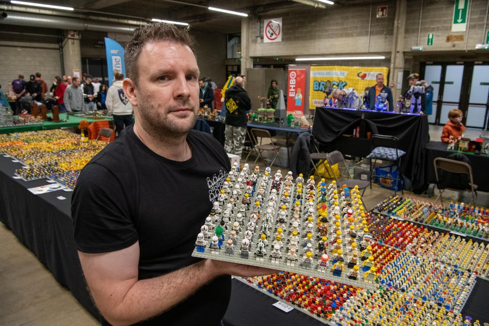Steven van Dyk wil met 11.000 verschillende Lego-ventjes het wereldrecord verbreken