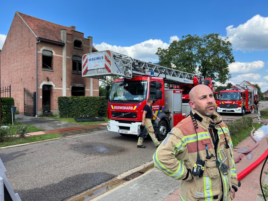 Brandweerkapitein Bert Thijs: “De bewoner is licht geïntoxiceerd. We hebben geen zicht op oorzaak van de brand.”
