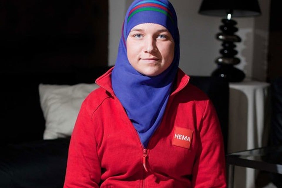 Hema geeft om hoofddoek ontslagen vrouw job achter de schermen, maar die weigert | Belang van Limburg Mobile