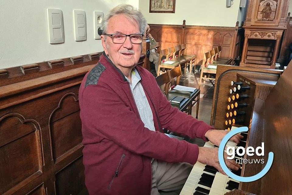 Jean Schyns (83) aan het orgel van de kerk van Wintershoven. 