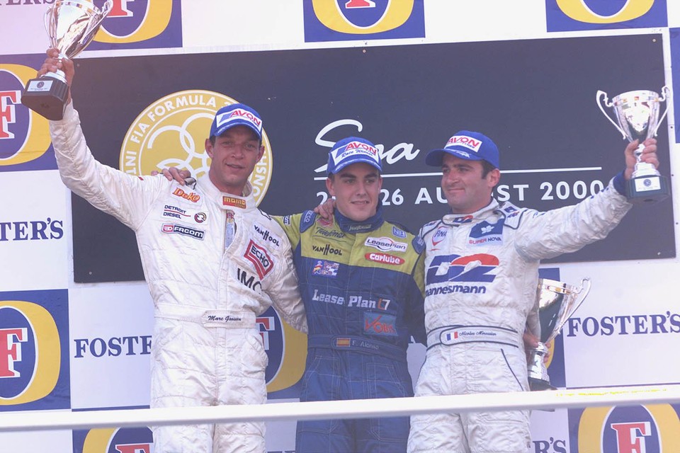 Fernando Alonso wint in 2000 de F3000 in Spa voor Marc Goossens en Nicolas Minassian.