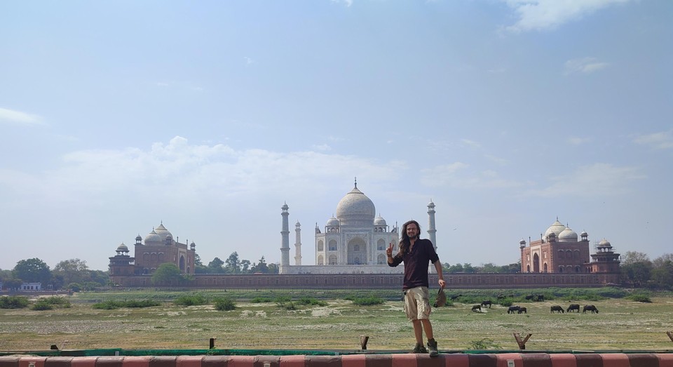 Aan de Taj Mahal.