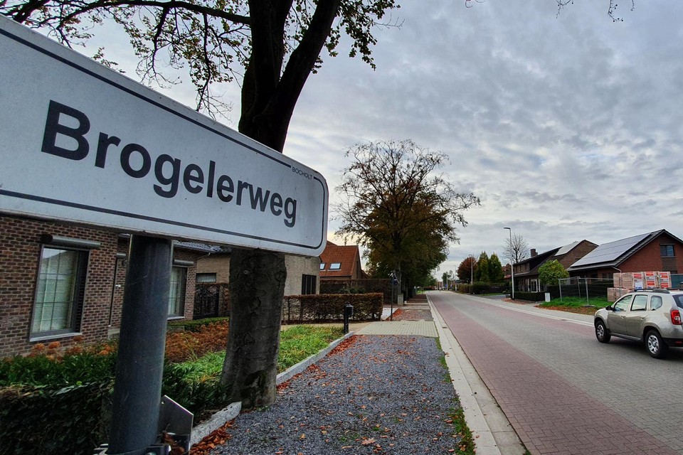 Op de Brogelerweg, waar sportzone De Damburg is gesitueerd, komt er een gemeentelijke trajectcontrole.  