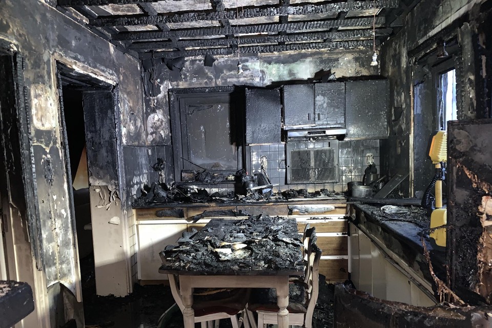 De brand verwoestte de volledige keuken. 