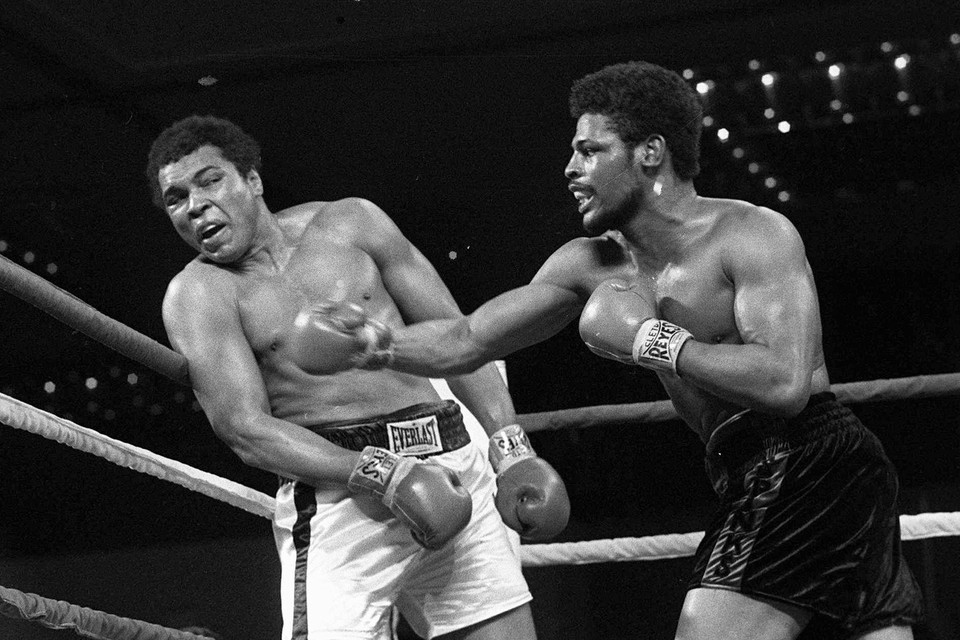 Leon Spinks (rechts) versloeg eind jaren zeventig bokslegende Mohamed Ali. 