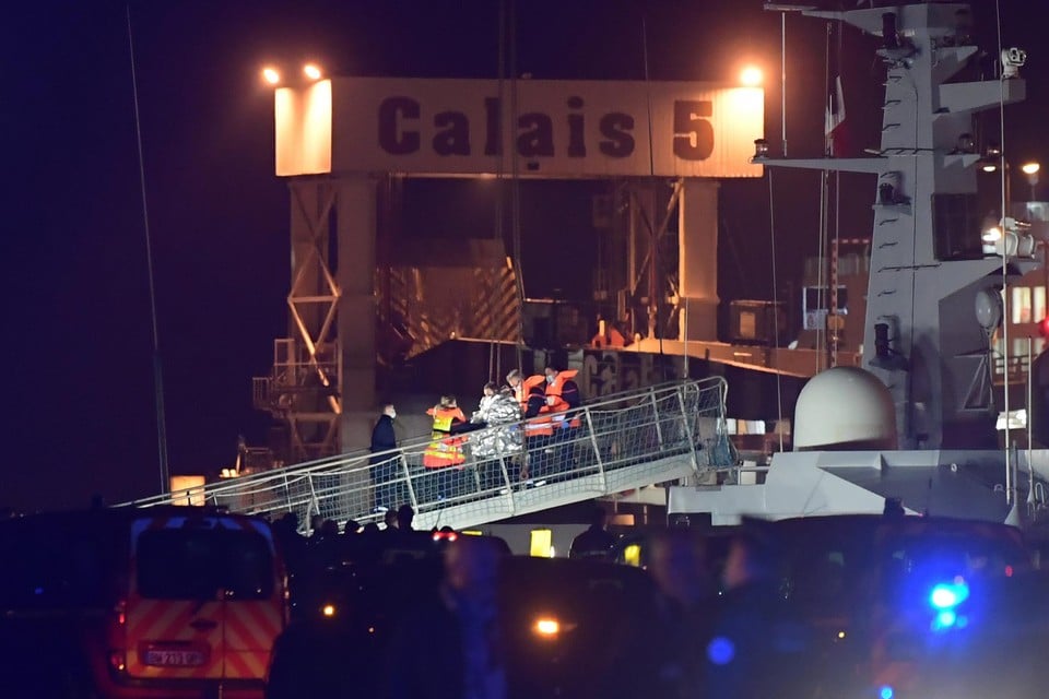Amper twee mensen konden levend uit het water worden gered. Zij werden overgebracht naar Calais. 
