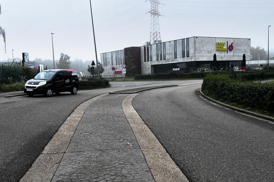 De stad Genk laat ter hoogte van de E314 en tankstation Bruno een fietstunnel bouwen die aansluit op het fietspad op het Kolenspoor.