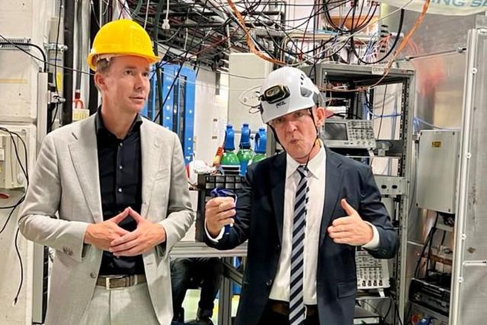 Vlaams minister van Innovatie Jo Brouns bracht in Genève een bezoek aan het CERN. 