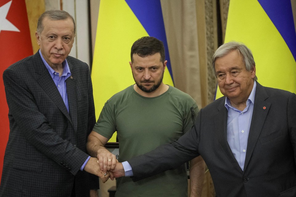 Recep Tayyip Erdogan, Volodimir Zelenski en Antonio Guterres. 